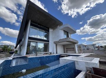 Casa · 550m² · 8 Ambientes · 2 Cocheras · Casa en Venta y Alquiler en El Yacht Nordelta