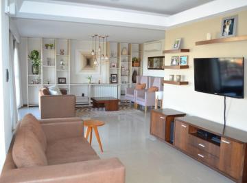Departamento · 186m² · 7 Ambientes · 1 Cochera · Piso de Categoría en El Barrio Sur