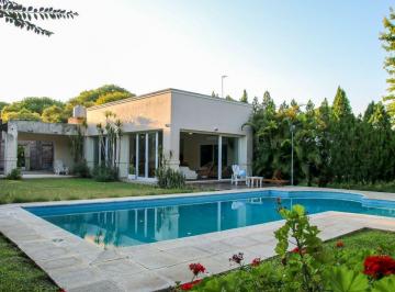 Casa · 102m² · 2 Ambientes · Se Vende Quincho en Club de Campo La Rural Rqta.