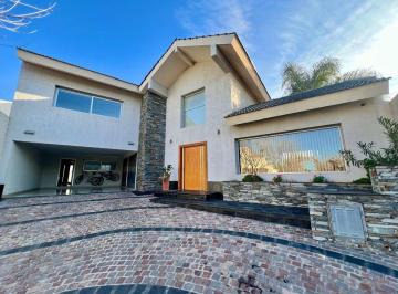 Casa · 357m² · 6 Ambientes · 1 Cochera · Venta Casa B° Privado del Pilar Guaymallén Mendoza