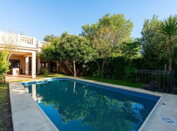 Casa · 144m² · 6 Ambientes · 2 Cocheras · Venta Casa Funes 3 Dorm. Pileta