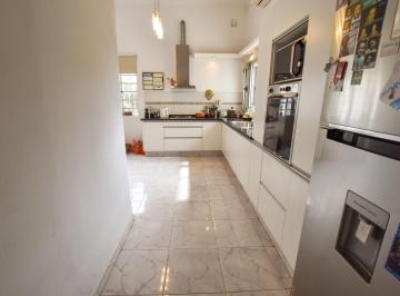 Casa · 183m² · 5 Ambientes · 2 Cocheras · Venta Casa 3 Dorm., Jardin. La Florida. Permuta