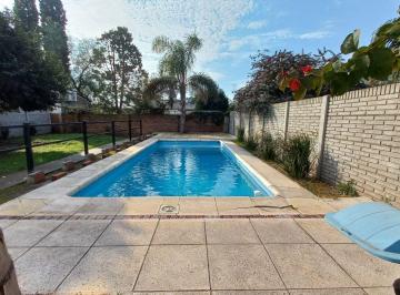 Casa · 200m² · 6 Ambientes · 2 Cocheras · Venta Casa 2 Dorm., Pileta Coronel Bogado