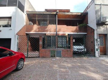 Casa · 131m² · 5 Ambientes · 1 Cochera · Venta Casa Triplex 4 Habitaciones Patio y Cochera