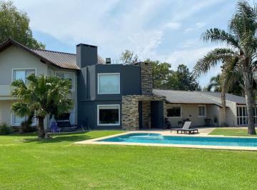 Casa · 320m² · 7 Ambientes · 2 Cocheras · Casa en Barrio Bosque Real, Zona de Polo