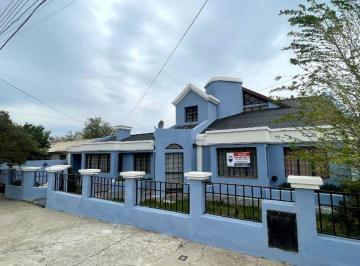 Casa · 345m² · 3 Ambientes · 1 Cochera · Casa en un Terreno de 564 m² Apta Credito