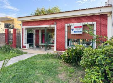 Casa · 130m² · 4 Ambientes · 1 Cochera · Casa en Venta en El Jaguel Para Dos Familias