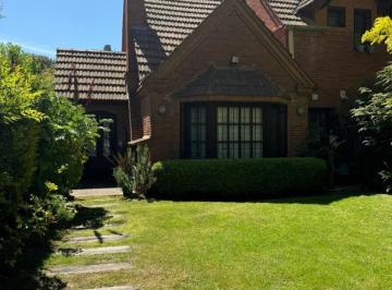 Casa · 135m² · 4 Ambientes · 2 Cocheras · Cariló Venta Casa 4 Ambientes | a Una Cuadra del Mar