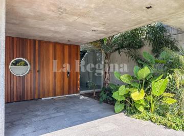 Casa · 390m² · 7 Ambientes · 2 Cocheras · Casa en Venta en El Golf, Nordelta, Tigre