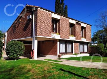 Casa · 180m² · 5 Ambientes · 1 Cochera · Casa en Barrio Los Nogales - Cuba Los Nogales Polvorines - Villa de Mayo