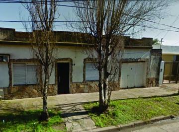 Casa · 146m² · 4 Ambientes · 2 Cocheras · S/terreno 13 m de Frente - Casa Para Refaccionar