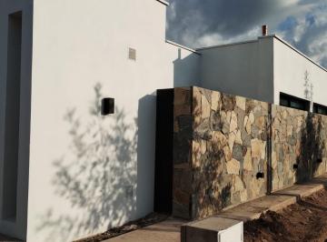 Casa de 8 ambientes, Luján de Cuyo · Excelente Casa de Categoria Barrio Boedo Village