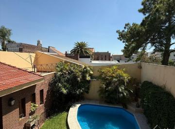 Casa de 5 ambientes, Ciudad de Santa Fe · Casa Estilo Clasico en Barrio 7 Jefes