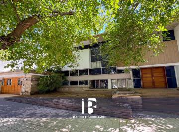 Casa de 12 ambientes, Ciudad de Mendoza · Casa en Capital. Centro Cívico