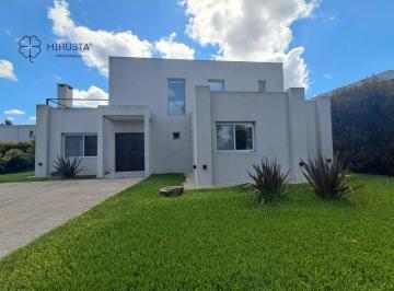 Casa de 5 ambientes, Pilar · Casa en Alquiler en Ayres Plaza - 4 Dorm. - Hirusta Propiedades
