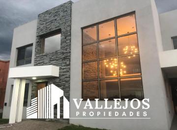 Casa · 350m² · 4 Dormitorios · 3 Cocheras · Alquiler Casa 5 Ambientes Amueblada con Salida a La Laguna - en Barrio San Lucas - San Vicente