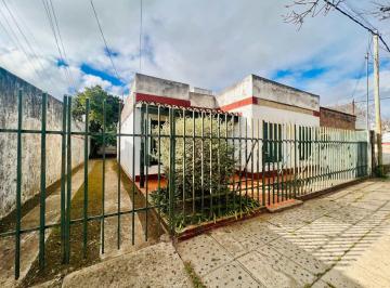 Casa · 90m² · 4 Ambientes · 1 Cochera · Casa en Venta Barrio Sarmiento Reconquista