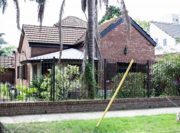 Casa · 135m² · 5 Ambientes · 1 Cochera · Casa 5 Amb C/parque y Pileta Apto Crédito