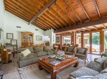 Casa · 349m² · 7 Ambientes · 4 Cocheras · Casa 6 Dorm. con 4 Cocheras Highland Park