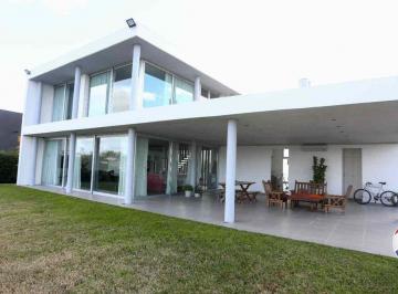 Casa · 155m² · 3 Ambientes · 2 Cocheras · Casa 3 Ambientes en Venta en Canning a La Laguna