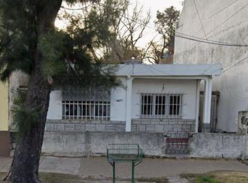 Casa · 60m² · 3 Ambientes · Casa en Venta en Lanus con Departamento