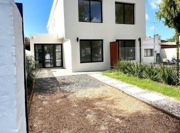 Casa · 86m² · 4 Ambientes · 1 Cochera · Venta Duplex 3d y 2b Jardin y Parrillero Shangrila