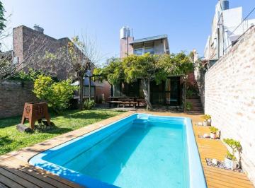 Casa · 116m² · 5 Ambientes · 2 Cocheras · Venta Casa Hurlingham Centro con Pileta - Permuta