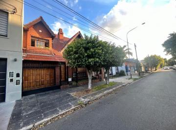 Casa · 150m² · 4 Ambientes · 2 Cocheras · Ramos Mejia Chalet 4 Ambientes 3 Baños Quincho F: 10333