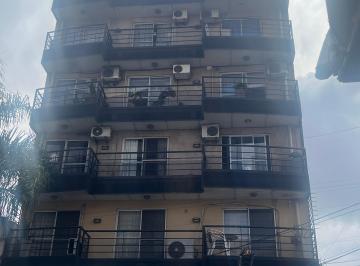 Departamento de 2 ambientes, Lomas de Zamora · Departamento de 2 Ambientes y Medio en Zona Céntrica de Lomas