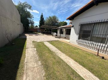 Casa · 120m² · 4 Ambientes · 5 Cocheras · Casa con Parque en Luis Guillon