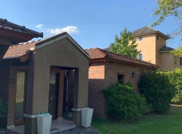 Casa · 280m² · 7 Ambientes · Casa a La Venta en Country Banco Provincia Francisco Alvarez, Moreno