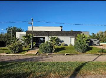 Casa · 700m² · 10 Ambientes · 2 Cocheras · Casa en Venta Barrio Privado Rugby Club, Guaymallen