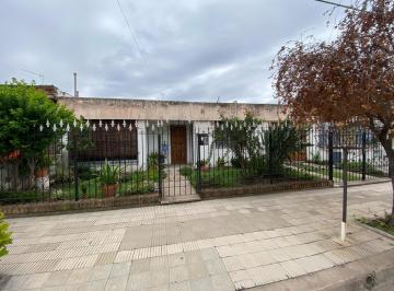 Casa · 146m² · 7 Ambientes · 2 Cocheras · Casa Tres Dorm. y Patio a Cuatro Cuadras de Cordoba Shopping
