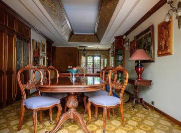 Casa · 350m² · 7 Ambientes · 5 Cocheras · Casa Hermosa a La Venta en B° Bombal