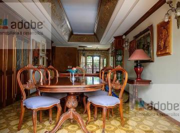 Casa · 350m² · 7 Ambientes · 5 Cocheras · Casa Hermosa a La Venta en B° Bombal