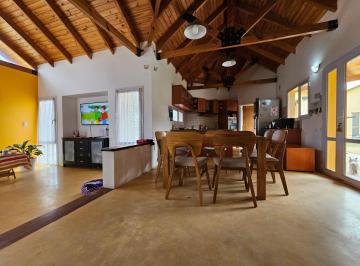 Casa · 208m² · 7 Ambientes · 2 Cocheras · Venta de Casa 3 Dorm. - 208 m Cubiertos - Bº Náutico Plottier - Neuquen