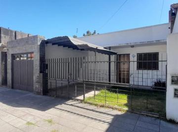 Casa de 3 ambientes, Tres de Febrero · Casa PH en Planta Baja - en Venta
