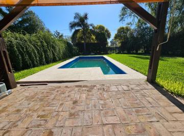 Casa · 113m² · 4 Ambientes · 1 Cochera · Casa en Venta 2 Dorm. Amplio Jardin y Pileta Funes