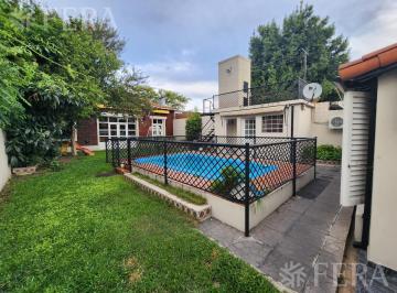 Casa · 205m² · 3 Ambientes · 1 Cochera · Venta Casa de 3 Ambientes con Cochera y Piscina en Quilmes