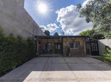 Casa · 140m² · 4 Ambientes · Venta Casa 4 Amb con Pileta Tortuguitas