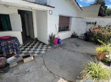 Casa · 72m² · 3 Ambientes · 1 Cochera · Casa y Depto Al Fondo Venta