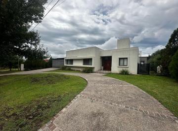 Casa · 284m² · 5 Ambientes · 2 Cocheras · Casa en Venta B° Las Corzuelas Primer Etapa - Lote Central!