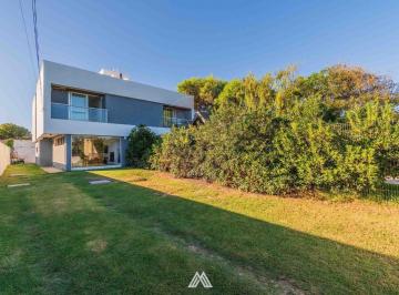 Casa · 105m² · 4 Ambientes · 2 Cocheras · Venta Casa en Rambla de Solymar 3 Dorm 3 Baños