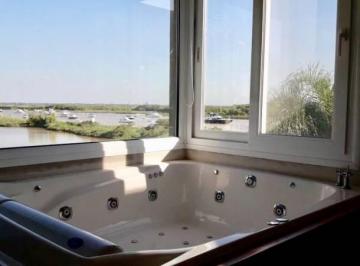 Casa · 370m² · 12 Ambientes · Venta de Casa en El Delta Tigre Club Náutico Isla Santa Mónica