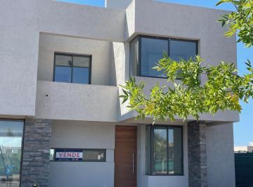 Frente · Duplex a Estrenar en Barrio Privado Terramalva