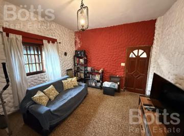 Casa · 121m² · 5 Ambientes · 1 Cochera · Apto Credito Acepta Permuta Casa 5 Amb Cochera en Ballester