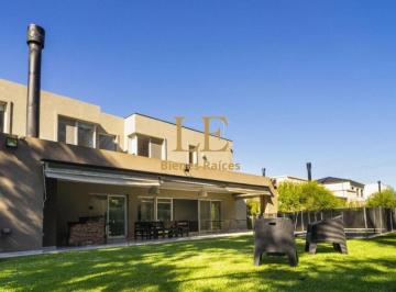 Casa · 245m² · 5 Ambientes · 4 Cocheras · Venta Casa Barrio Privado Santa Isabel 1