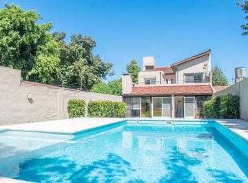 Casa · 233m² · 6 Ambientes · 2 Cocheras · Casa 6 Ambientes Venta Hurlingham con Pileta