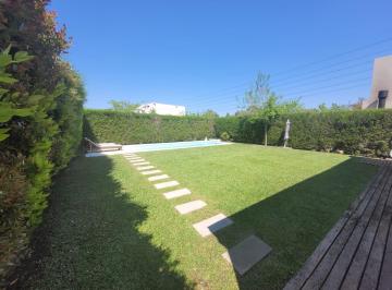 Casa · 210m² · 4 Ambientes · 2 Cocheras · Casa en Venta en Barrio Las Tipas, Nordelta