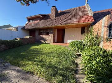 Casa · 124m² · 4 Ambientes · 2 Cocheras · Casa en Venta - Barrio Constitución